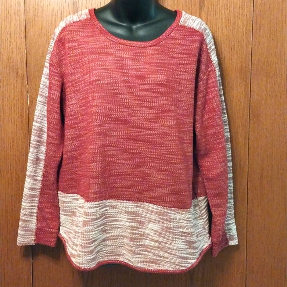 RED AND WHITE HEATHERED ROUND STUD SHOULDER sweater size large